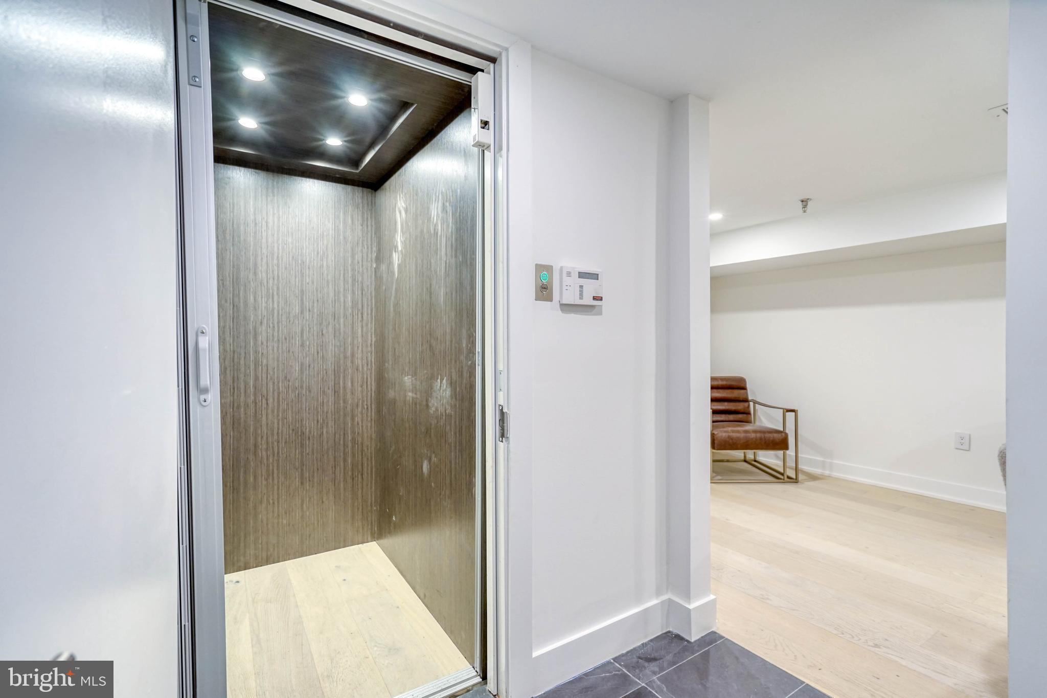 LOGAN SQUARE - Residential