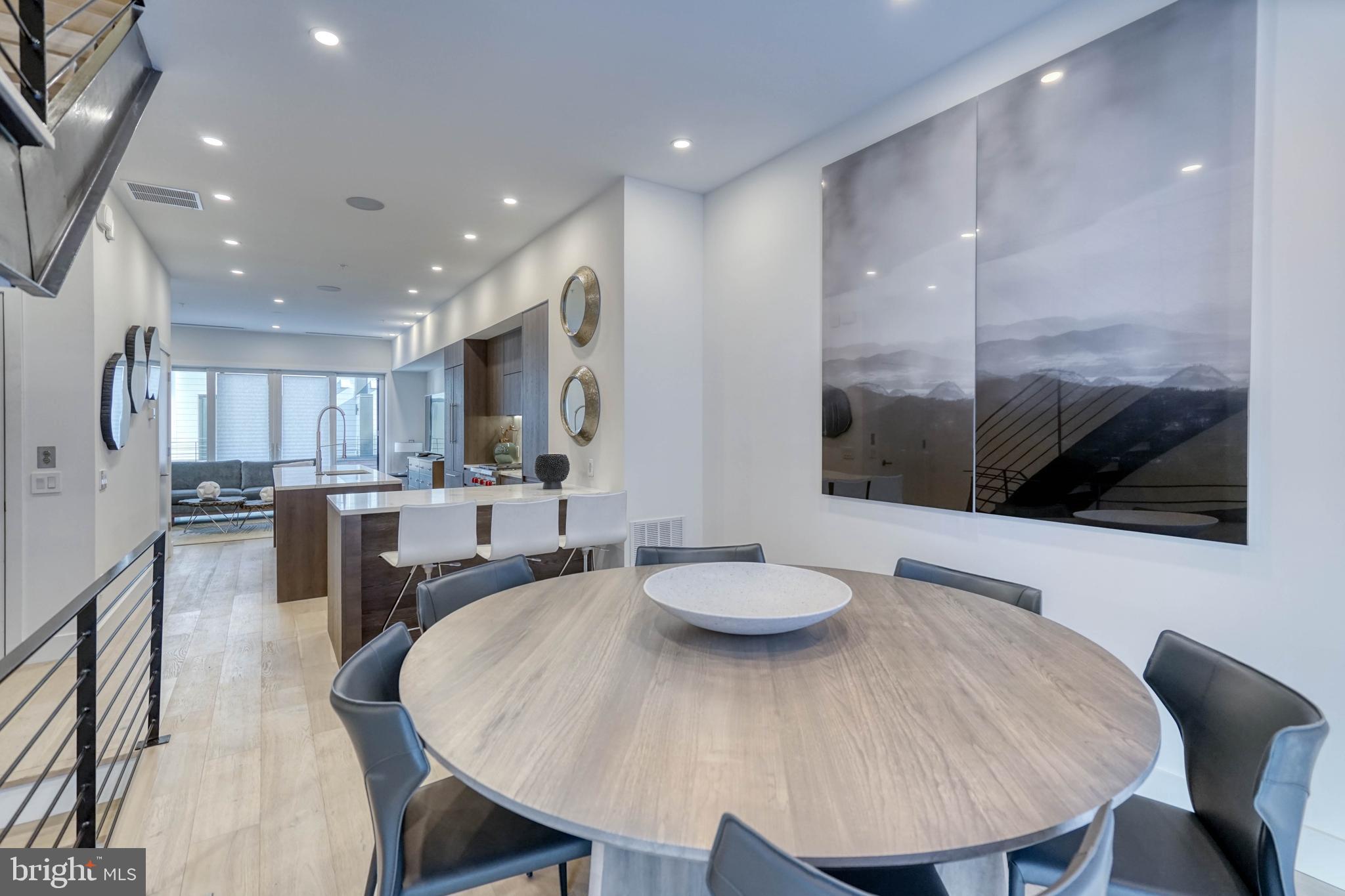 LOGAN SQUARE - Residential