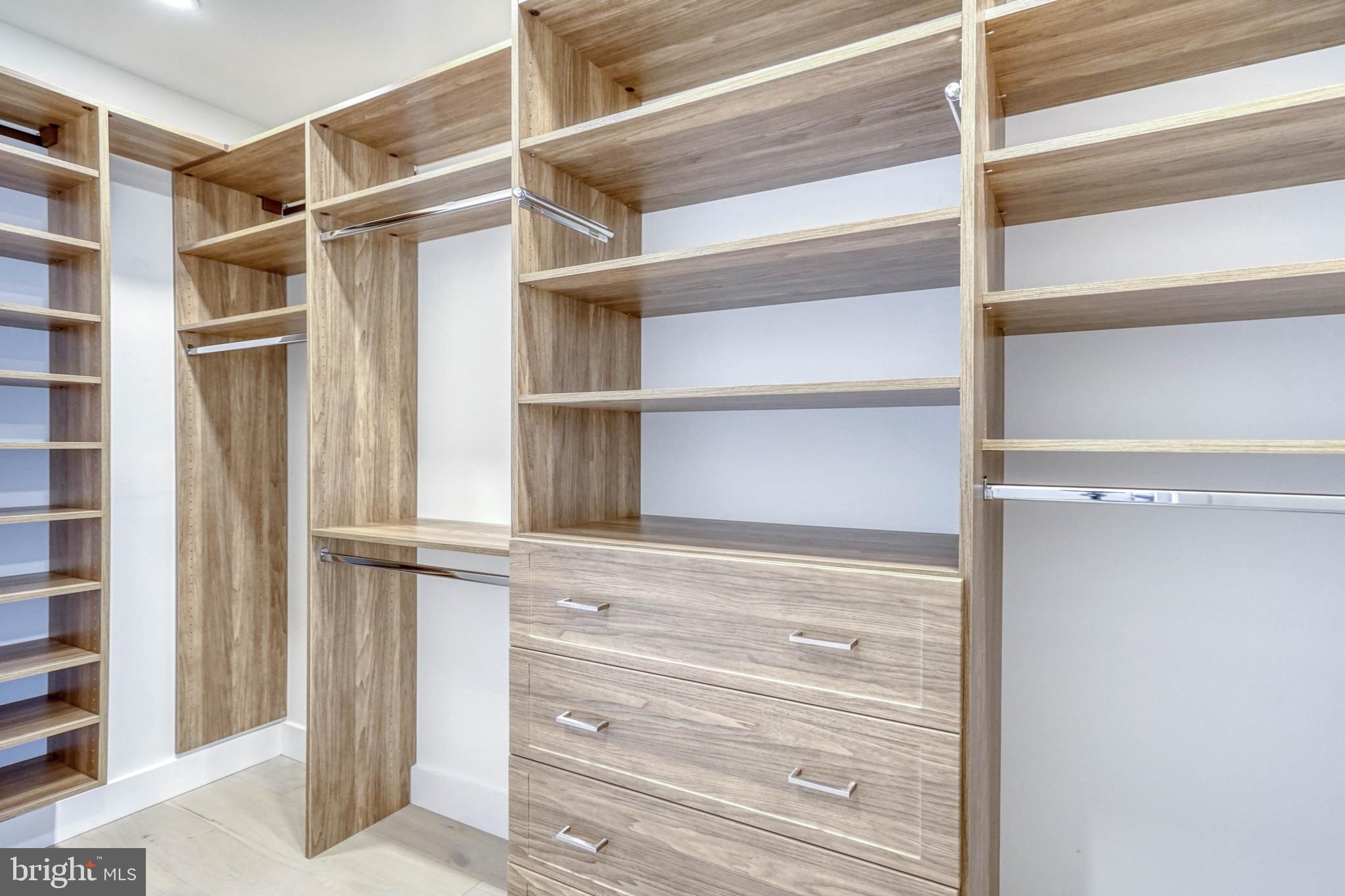 LOGAN SQUARE - Residential