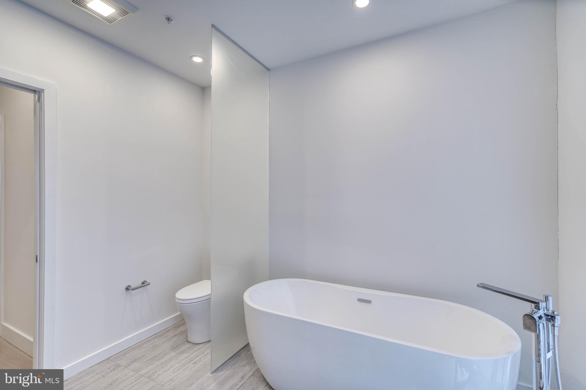 LOGAN SQUARE - Residential