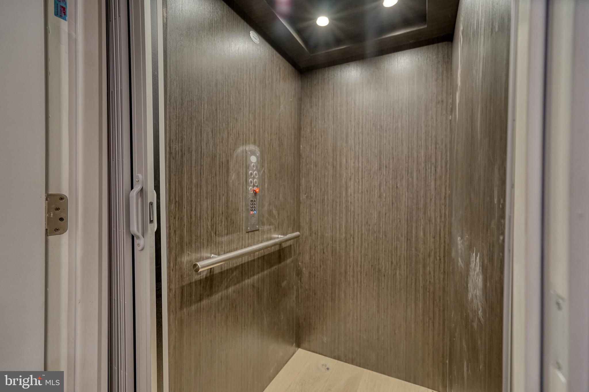 LOGAN SQUARE - Residential