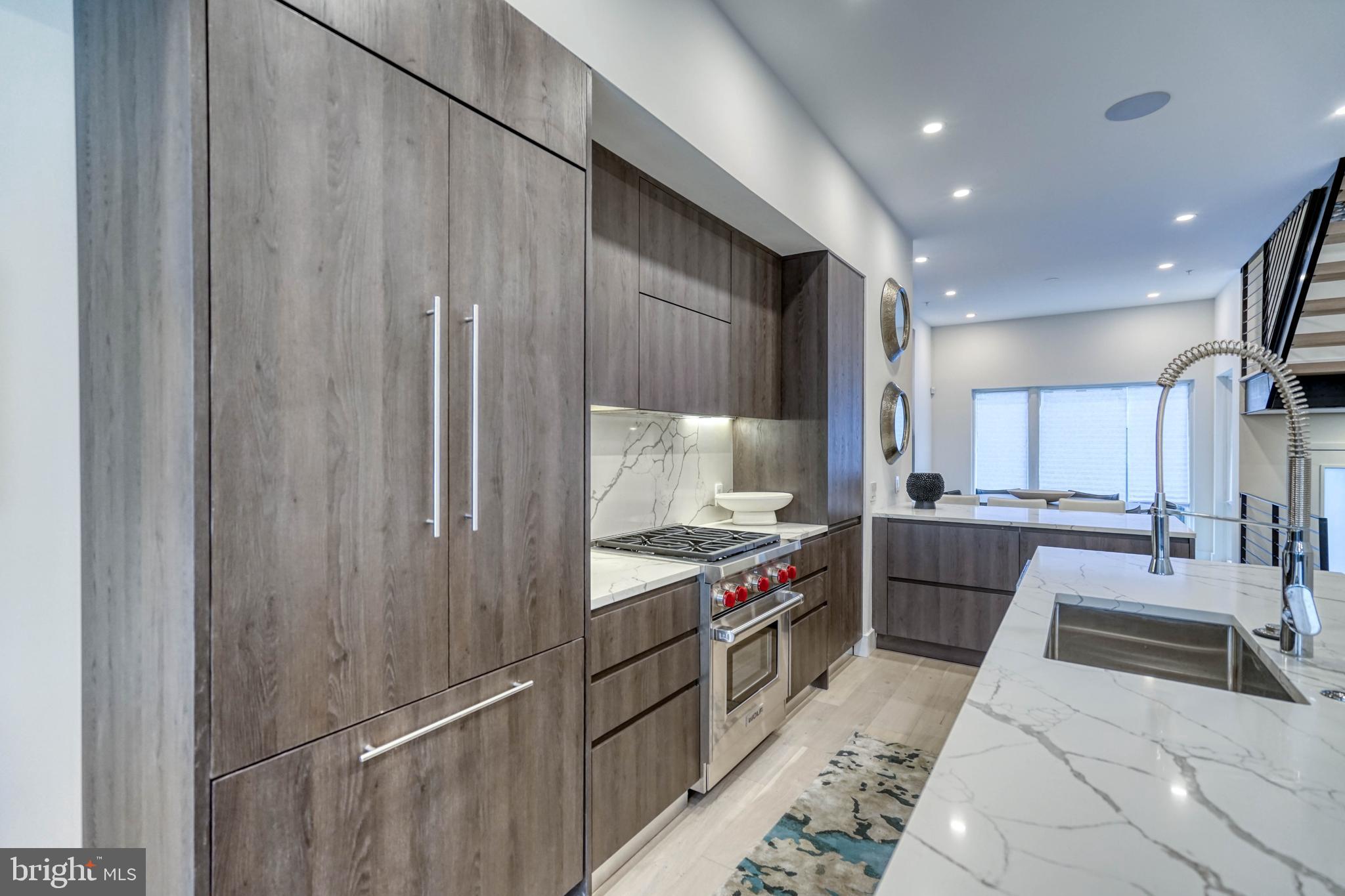 LOGAN SQUARE - Residential