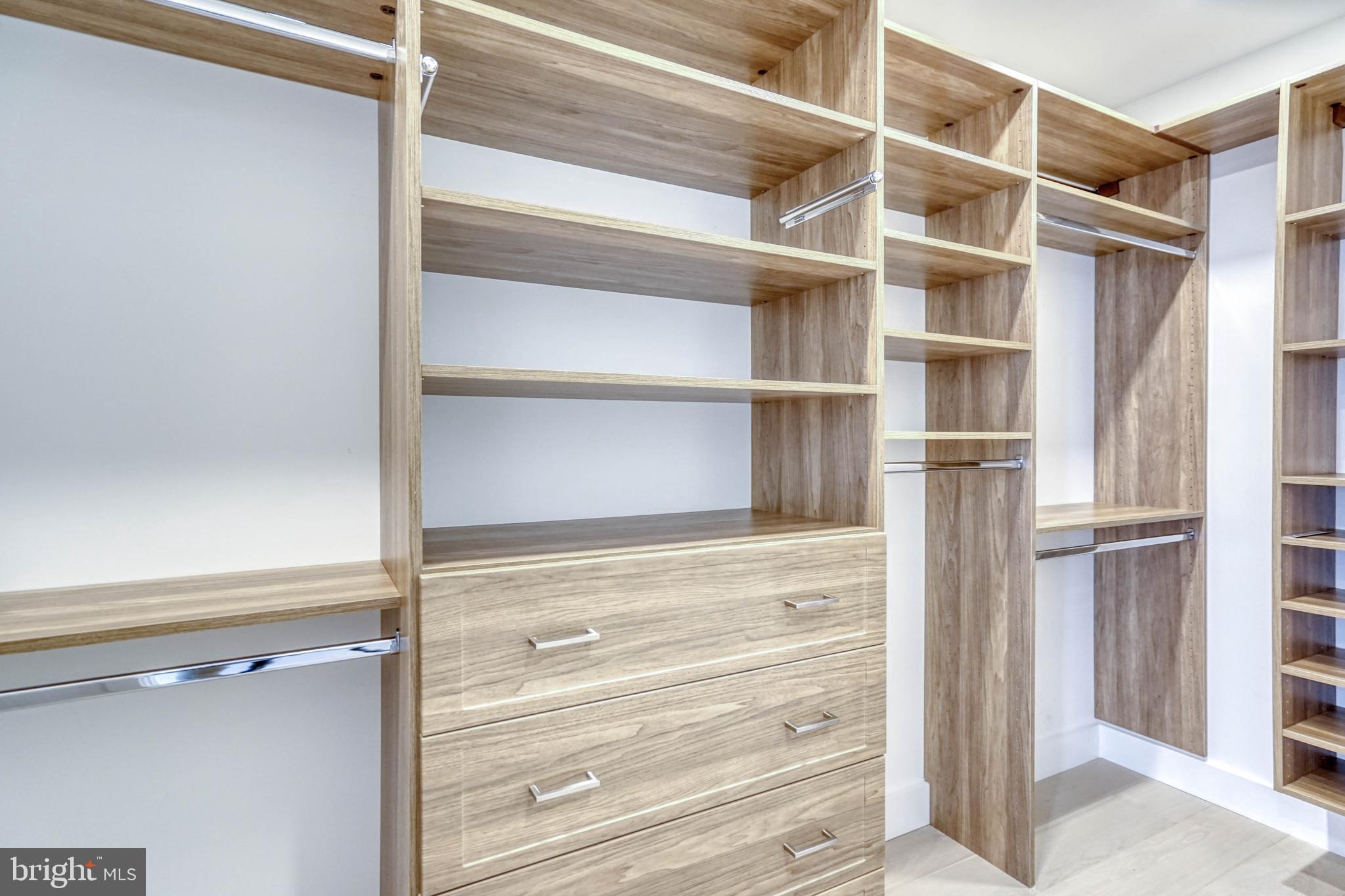 LOGAN SQUARE - Residential