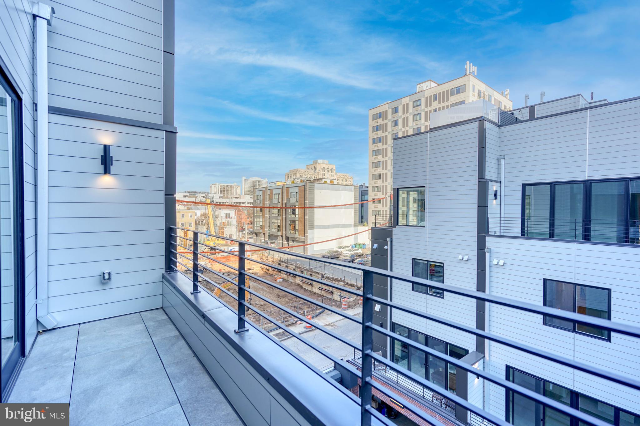 LOGAN SQUARE - Residential