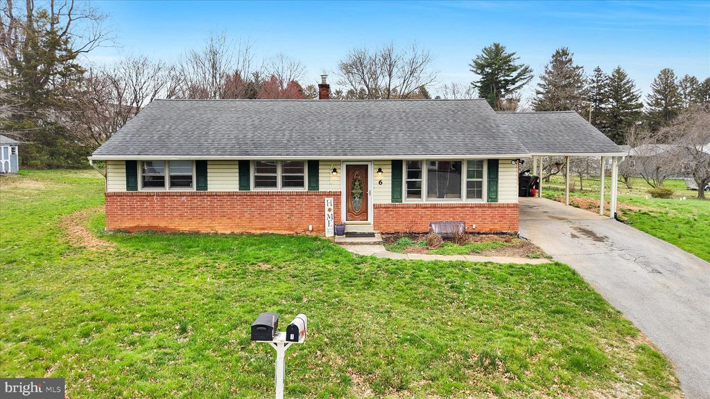 Photo of 6 Overlook Drive, QUARRYVILLE, PA 17566 (MLS # PALA2086162)