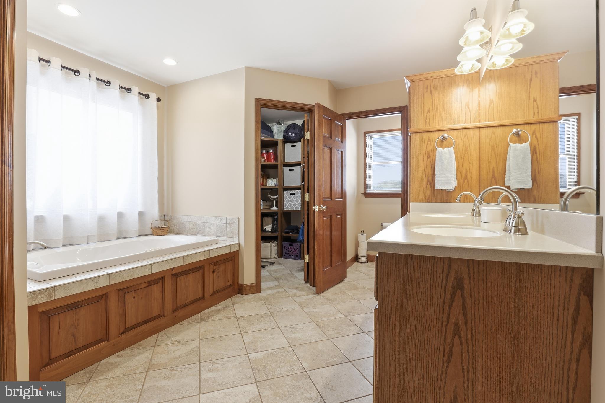 ROCKLAND HILLS - Residential