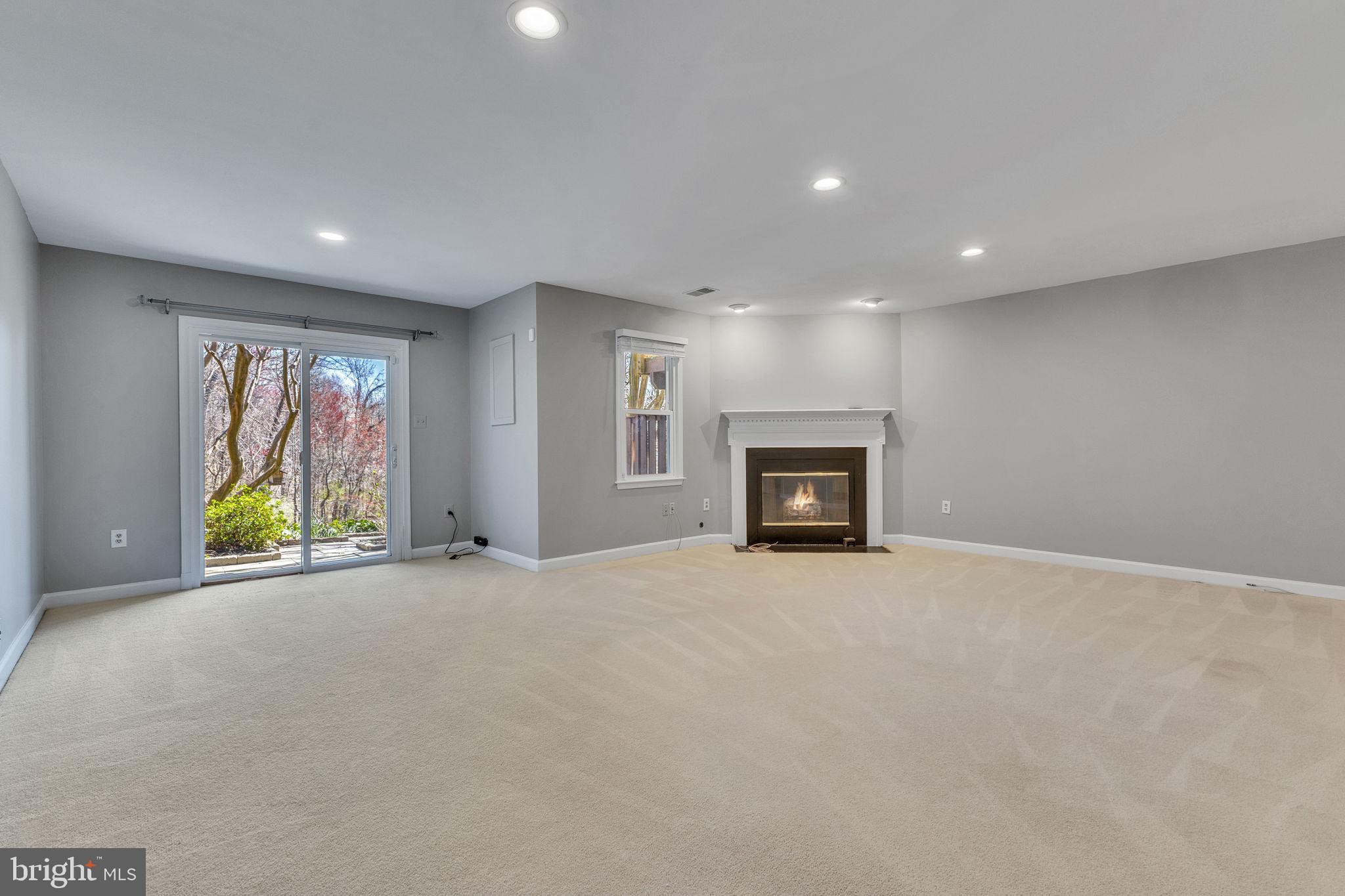 KINGSTOWNE - Residential Lease