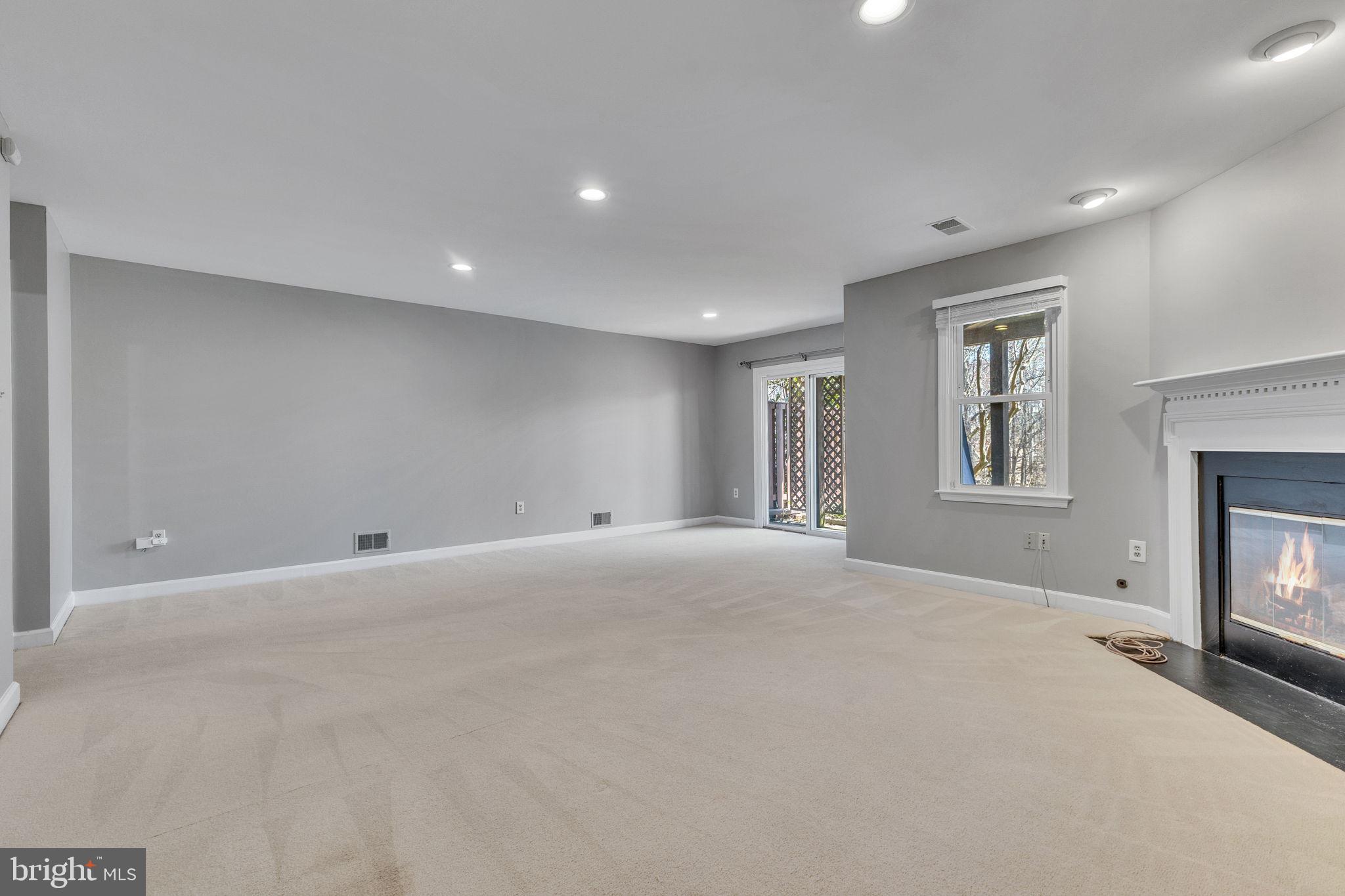 KINGSTOWNE - Residential Lease