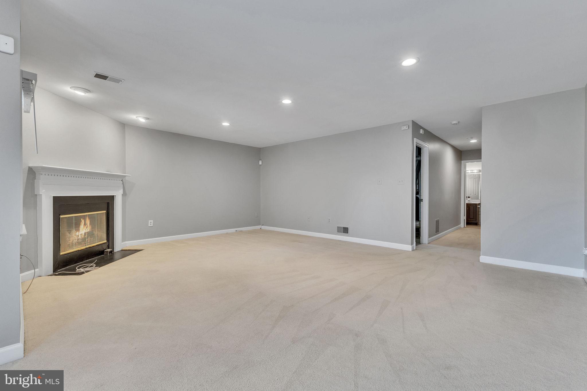 KINGSTOWNE - Residential Lease