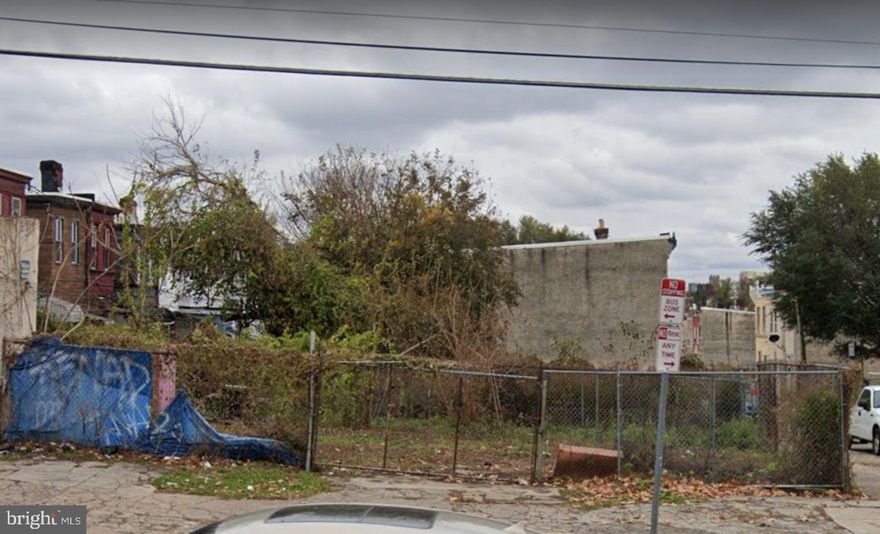 Developers and Investors look no further! Here is a great opportunity to build a residential property (RM1) on this lot (16'x65'). This lot is centrally located, surrounded by public transportation, center city, restaurants and much more. This property can be purchased with 3 additional lots (PAPH980868, PAPH980878, PAPH980864). Reach out to the listing agent today!