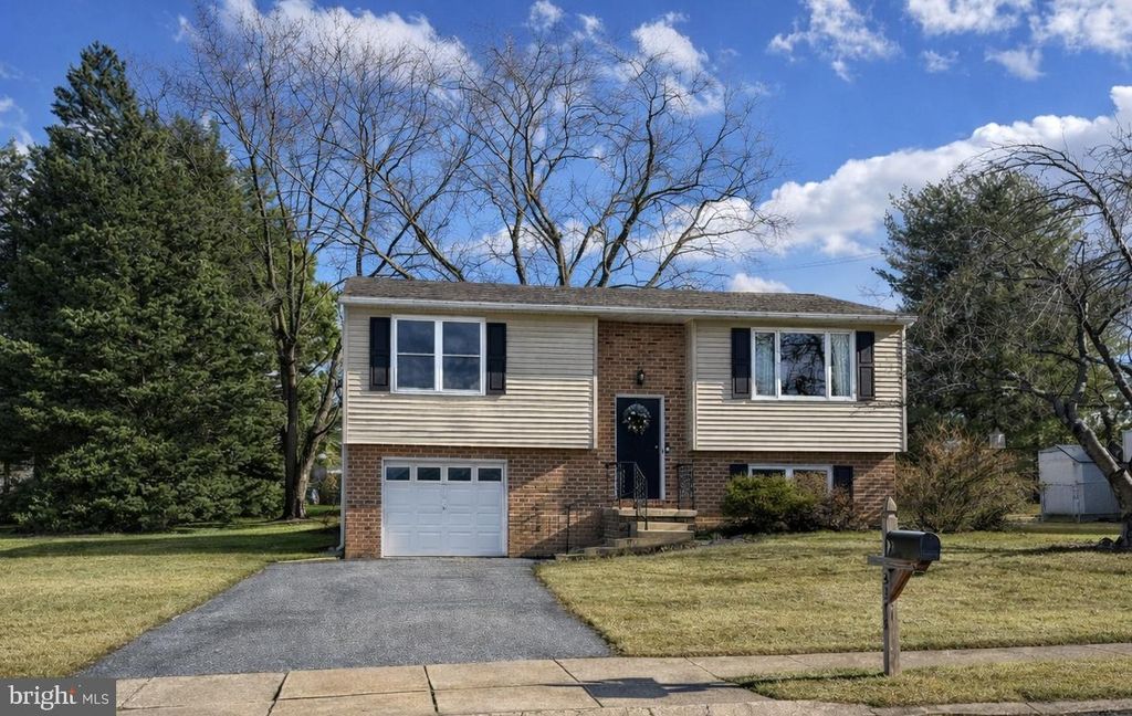 Photo of 3375 Taunton Drive, YORK, PA 17402 (MLS # PAYK2096012)