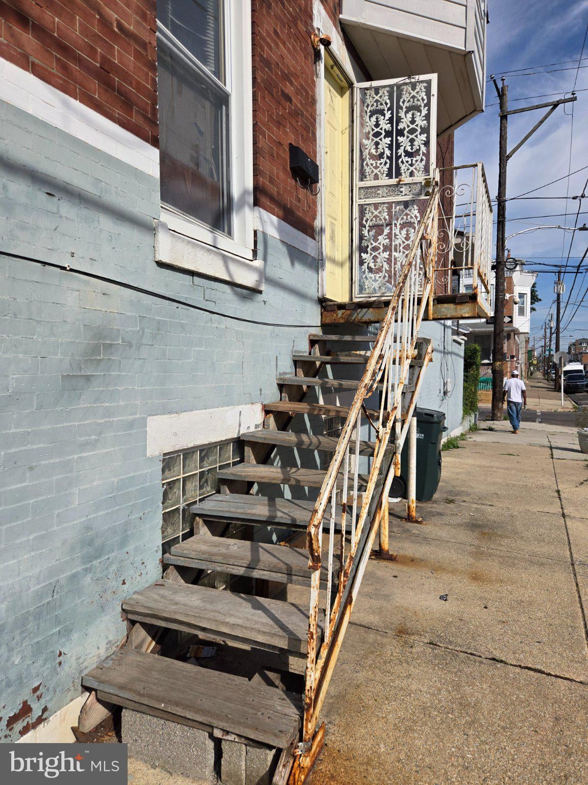 2400 W CUMBERLAND STREET