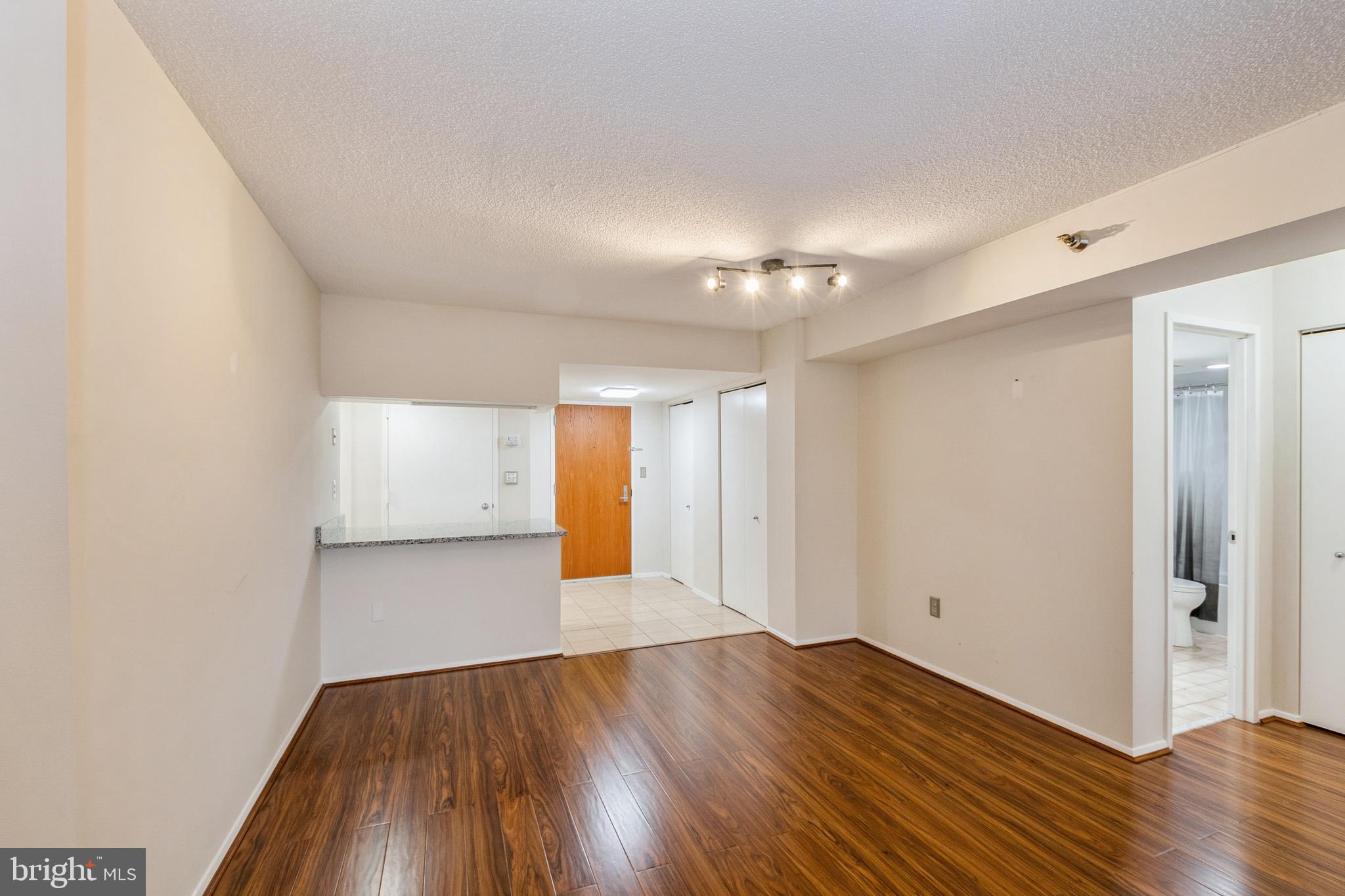 ENCORE OF MCLEAN - Residential