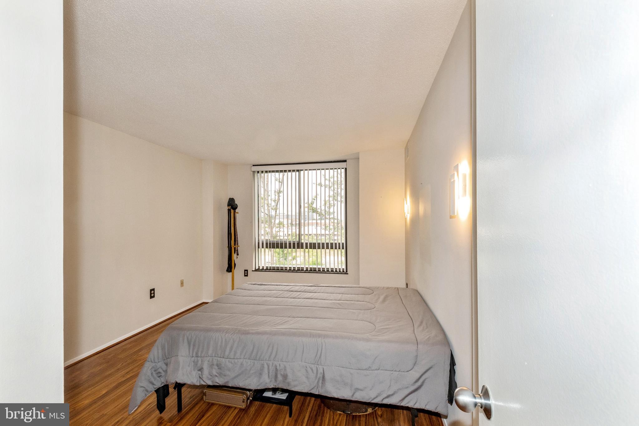 ENCORE OF MCLEAN - Residential