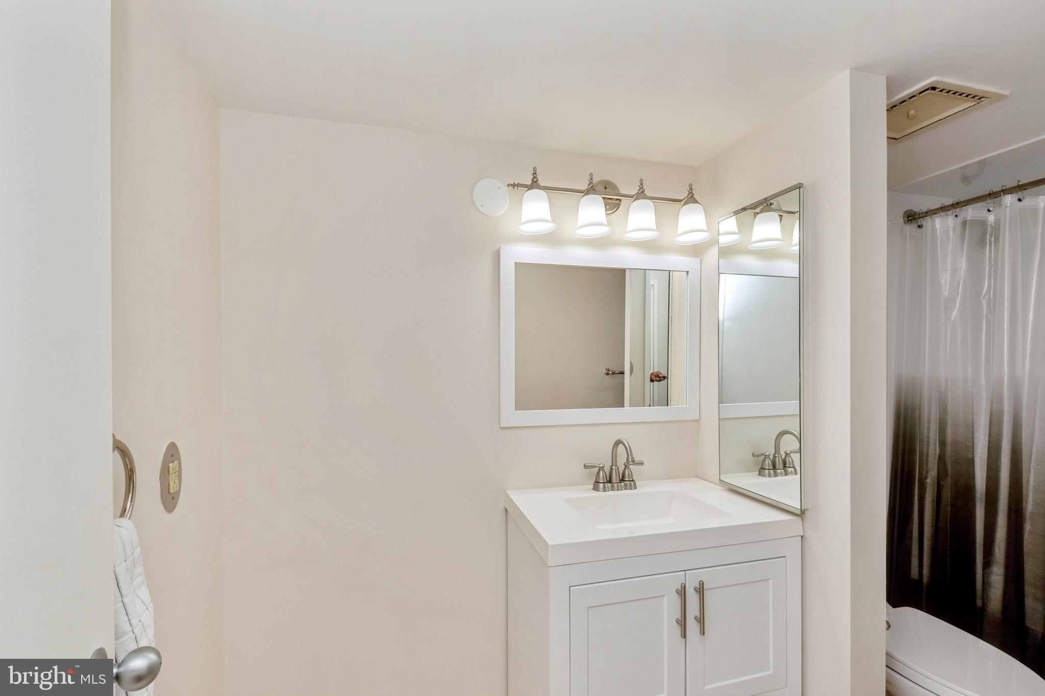 ENCORE OF MCLEAN - Residential