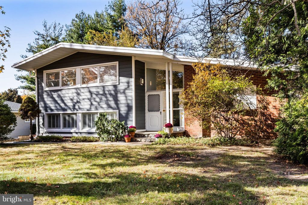 Photo of 1005 Harston Lane, ERDENHEIM, PA 19038 (MLS # PAMC2160946)