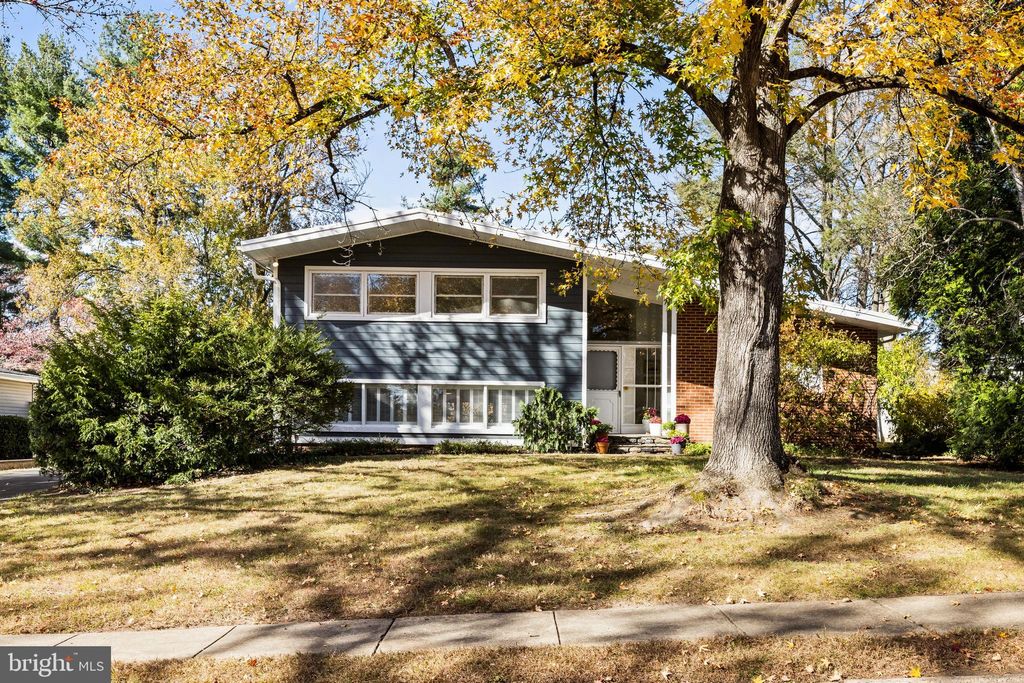 Photo of 1005 Harston Lane, ERDENHEIM, PA 19038 (MLS # PAMC2160946)