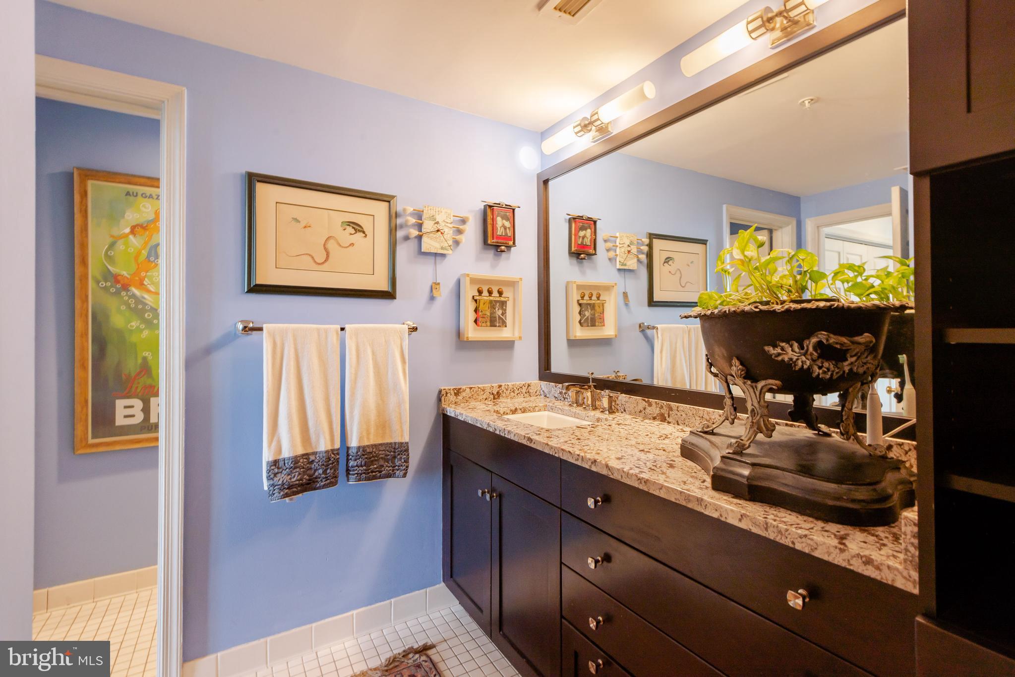 HENDERSON'S WHARF - Residential