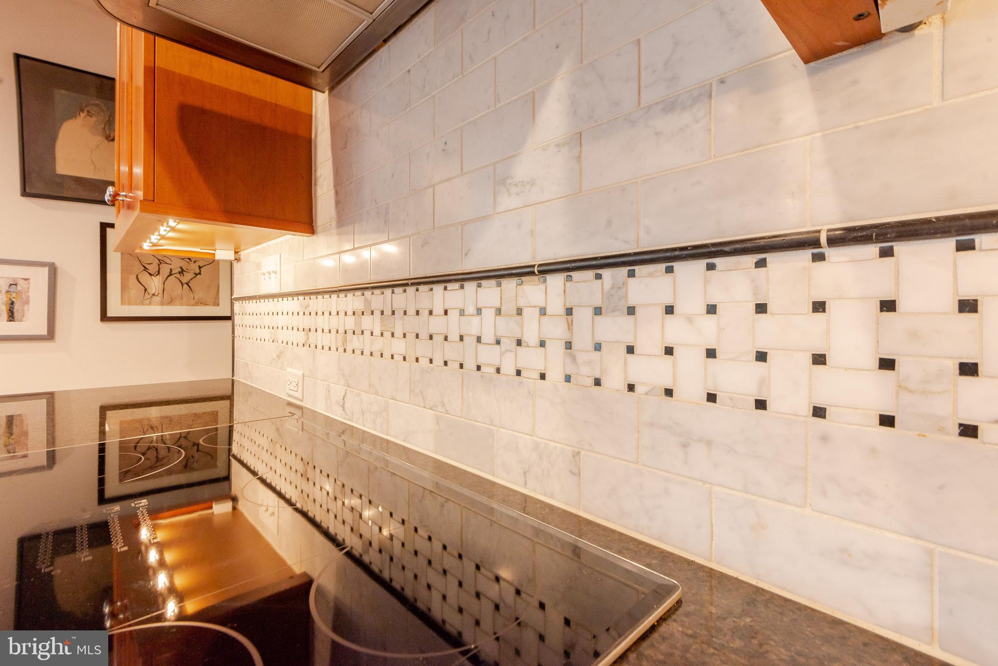 HENDERSON'S WHARF - Residential