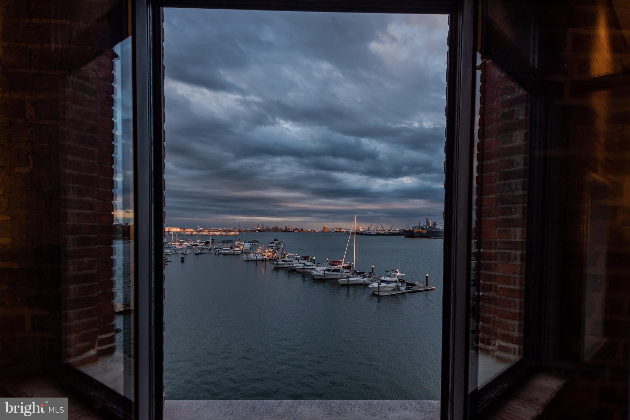 HENDERSON'S WHARF - Residential