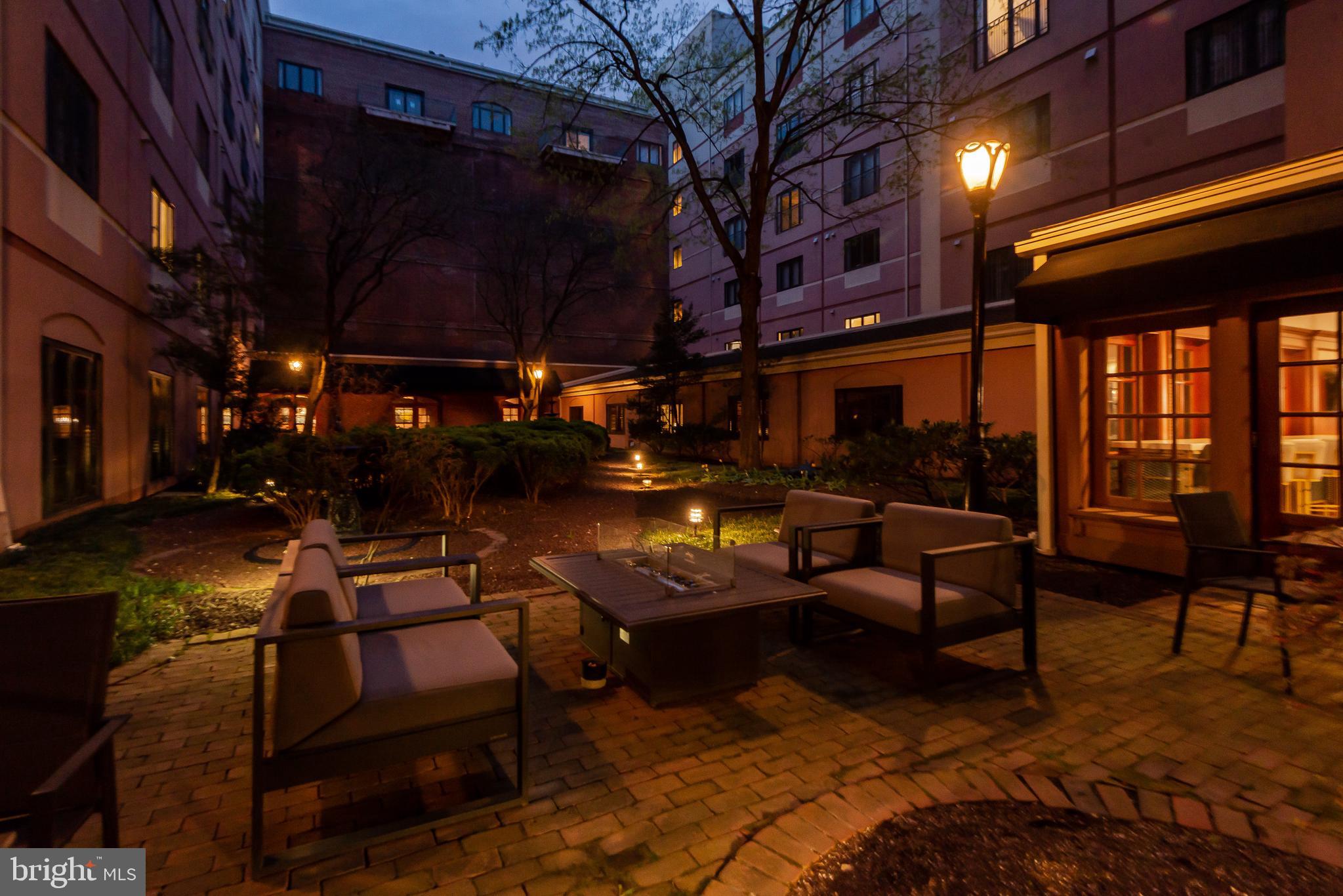 HENDERSON'S WHARF - Residential