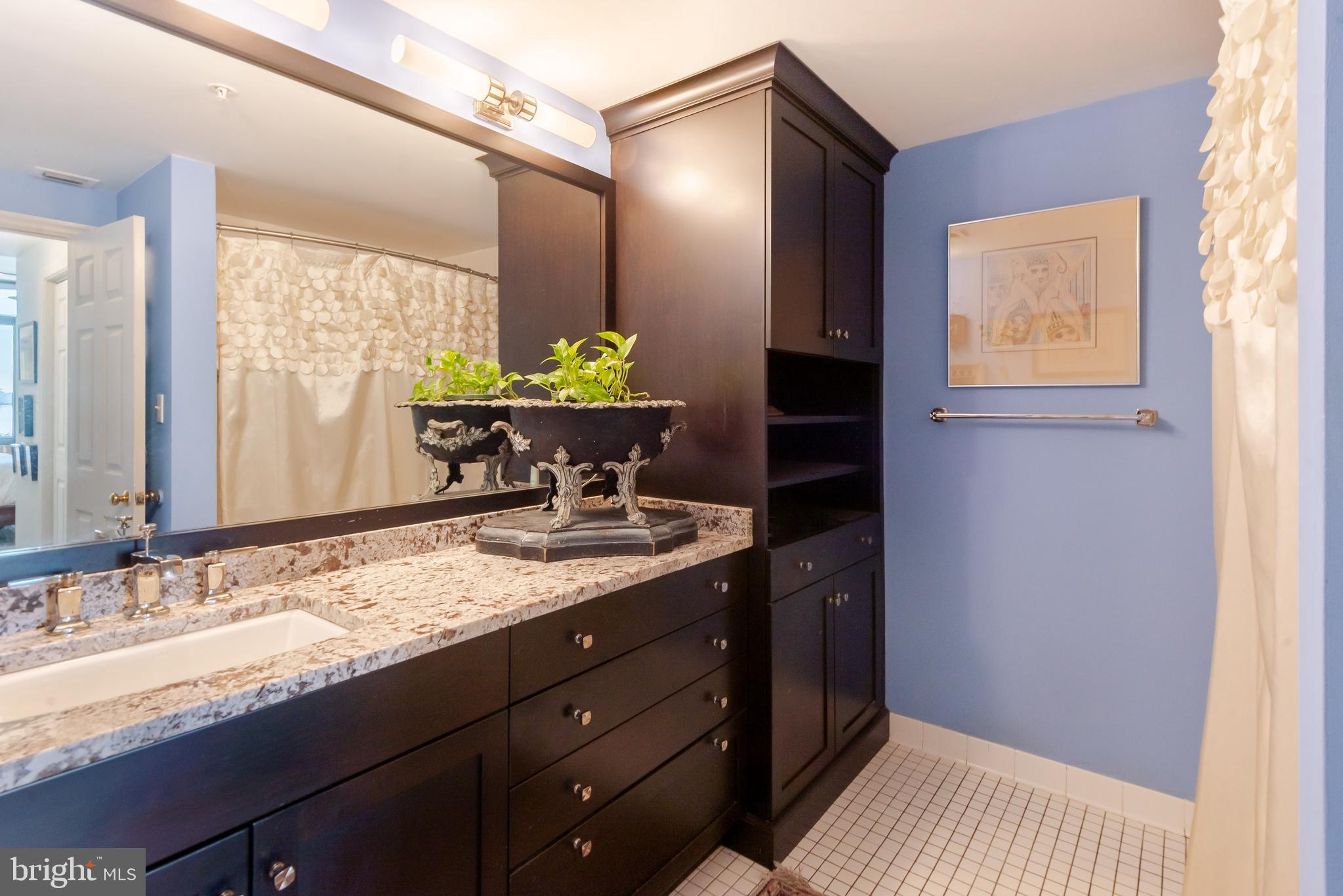 HENDERSON'S WHARF - Residential