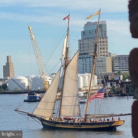 HENDERSON'S WHARF - Residential