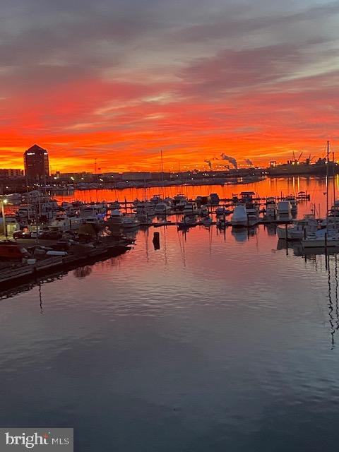HENDERSON'S WHARF - Residential