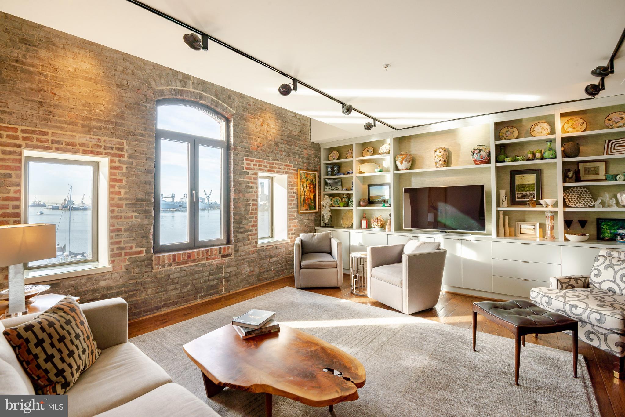 HENDERSON'S WHARF - Residential