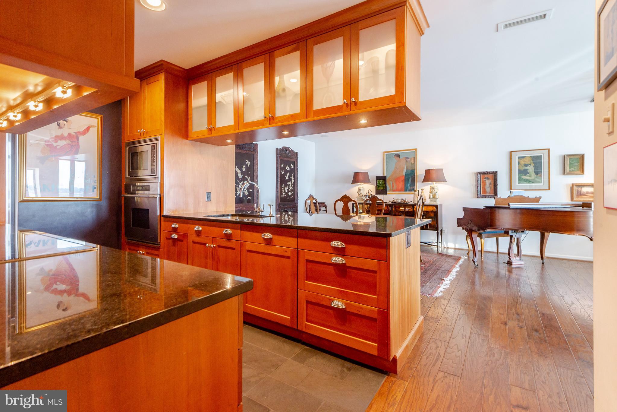 HENDERSON'S WHARF - Residential