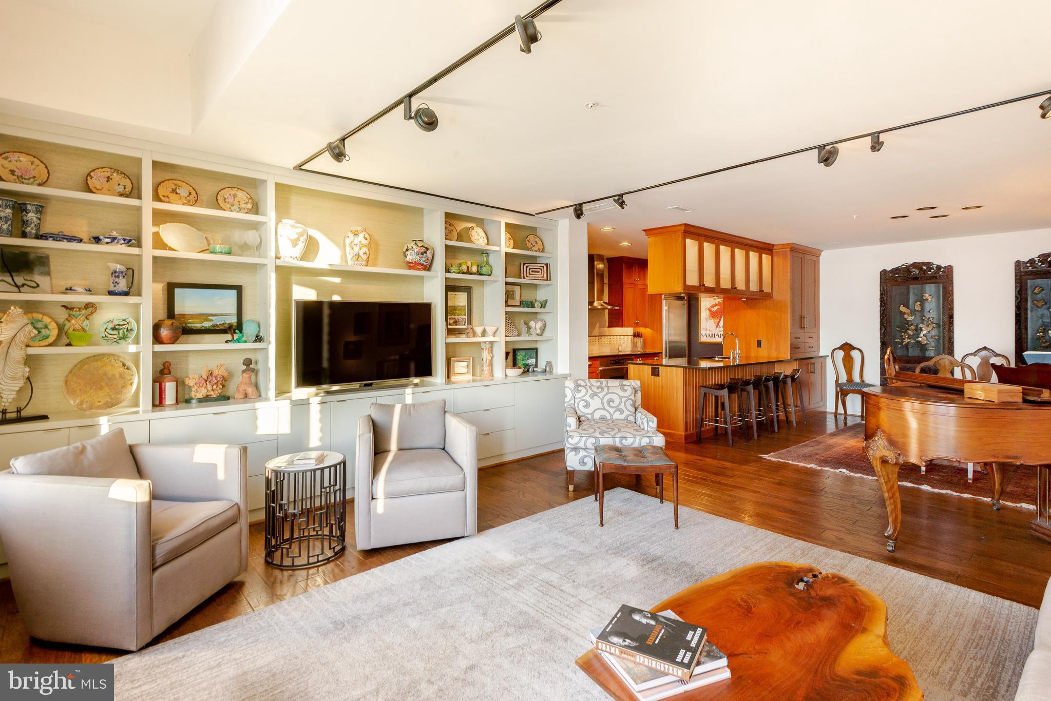 HENDERSON'S WHARF - Residential