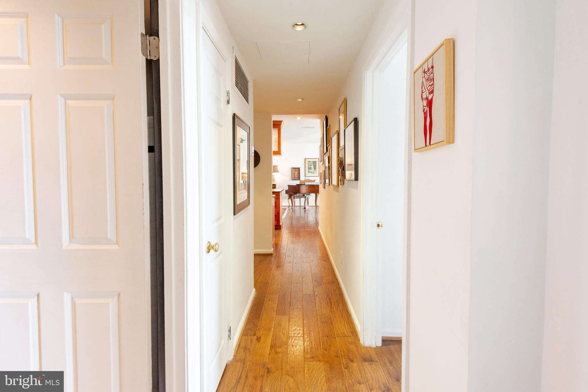 HENDERSON'S WHARF - Residential