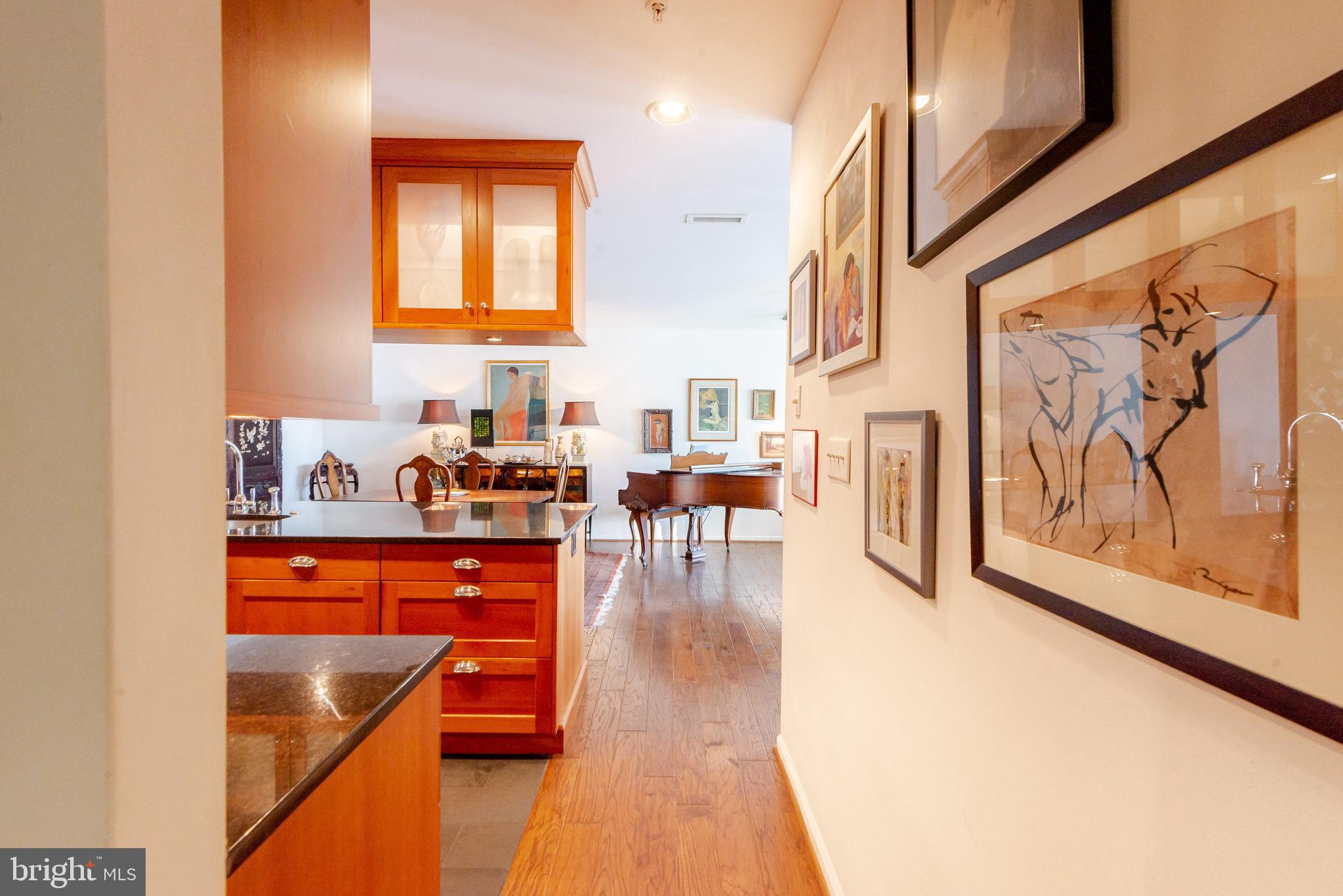 HENDERSON'S WHARF - Residential