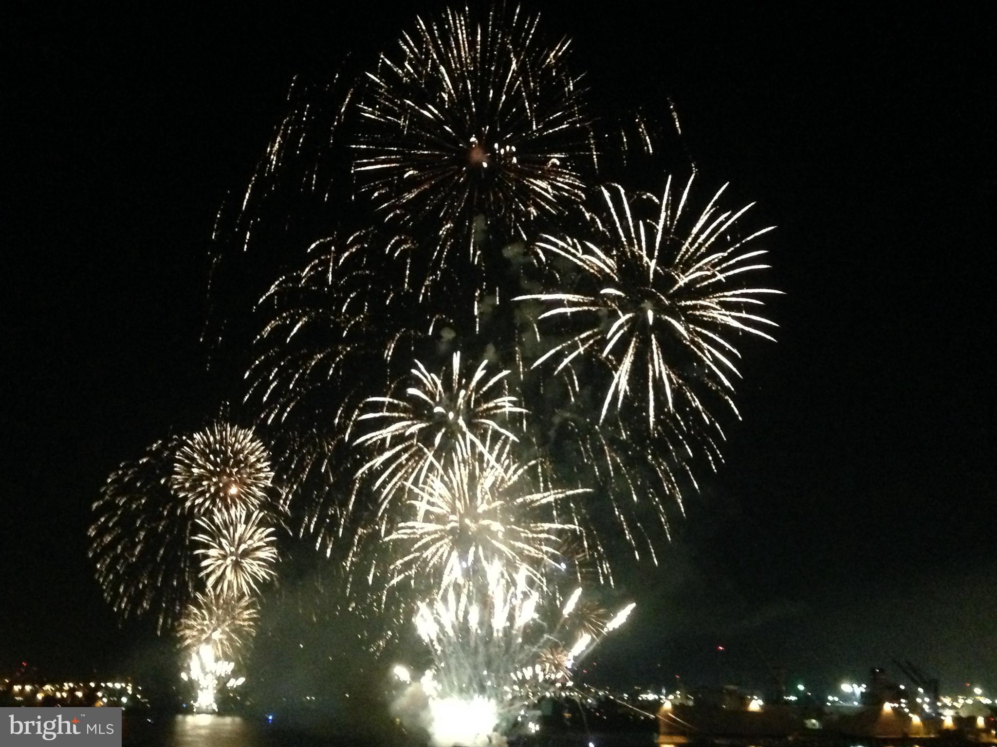 HENDERSON'S WHARF - Residential