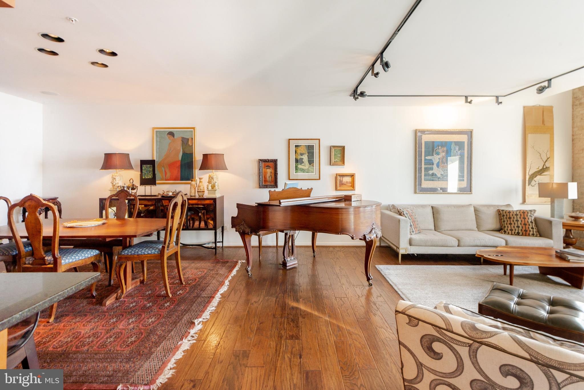 HENDERSON'S WHARF - Residential