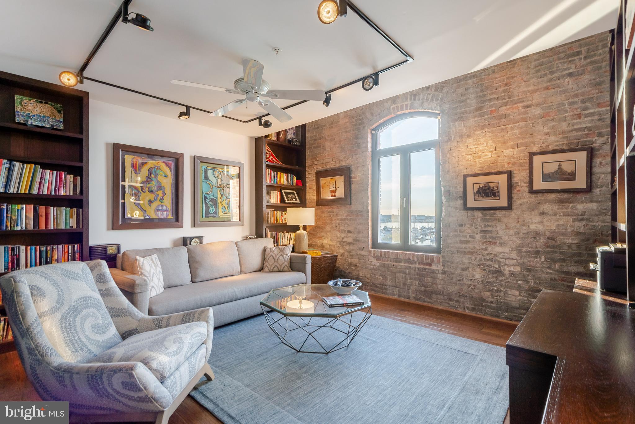 HENDERSON'S WHARF - Residential