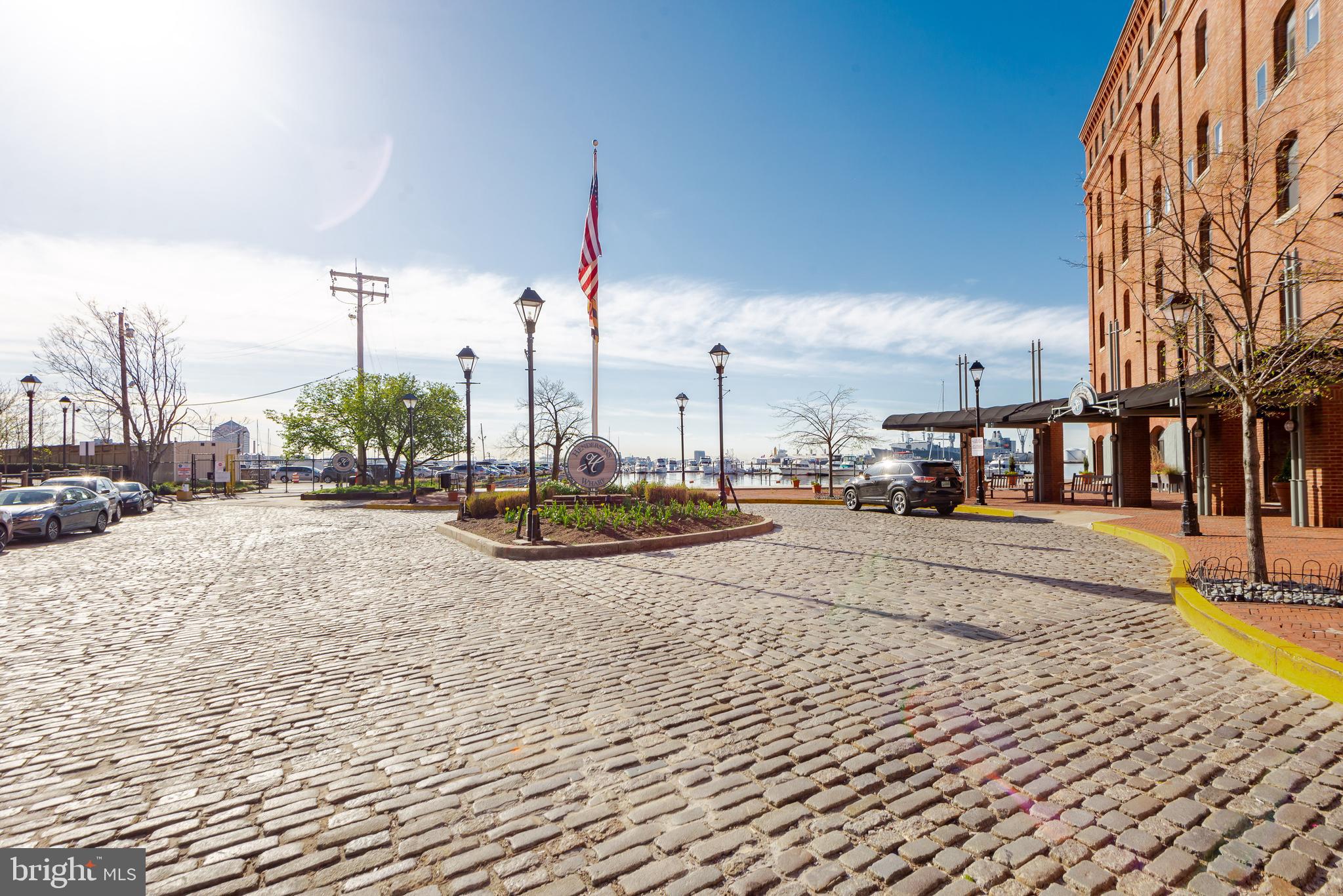 HENDERSON'S WHARF - Residential