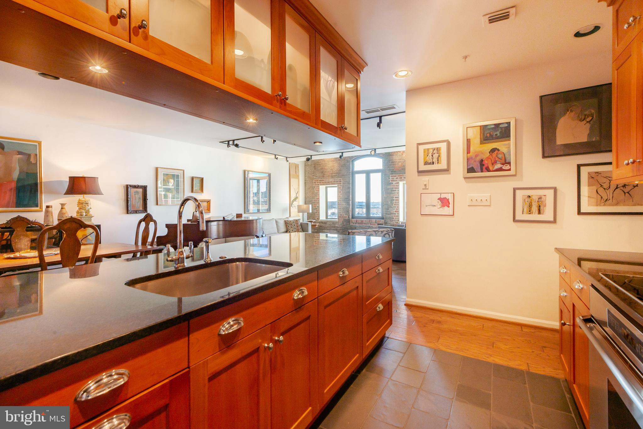 HENDERSON'S WHARF - Residential