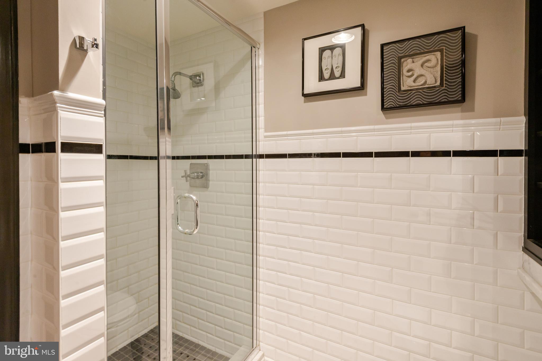 HENDERSON'S WHARF - Residential