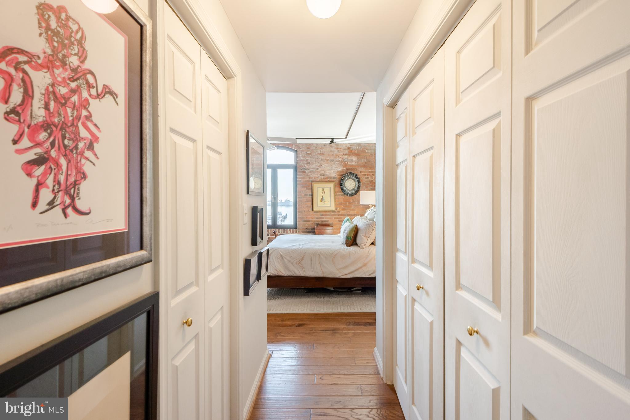 HENDERSON'S WHARF - Residential