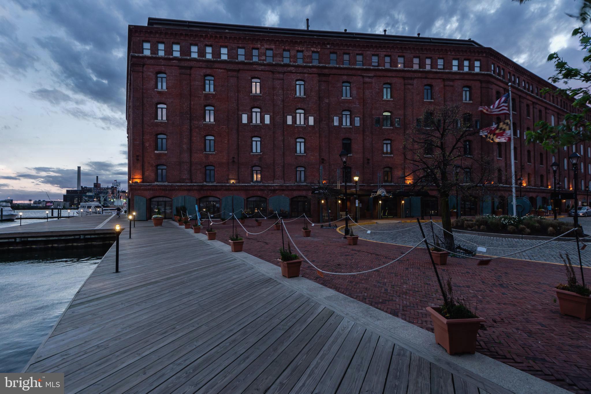 HENDERSON'S WHARF - Residential