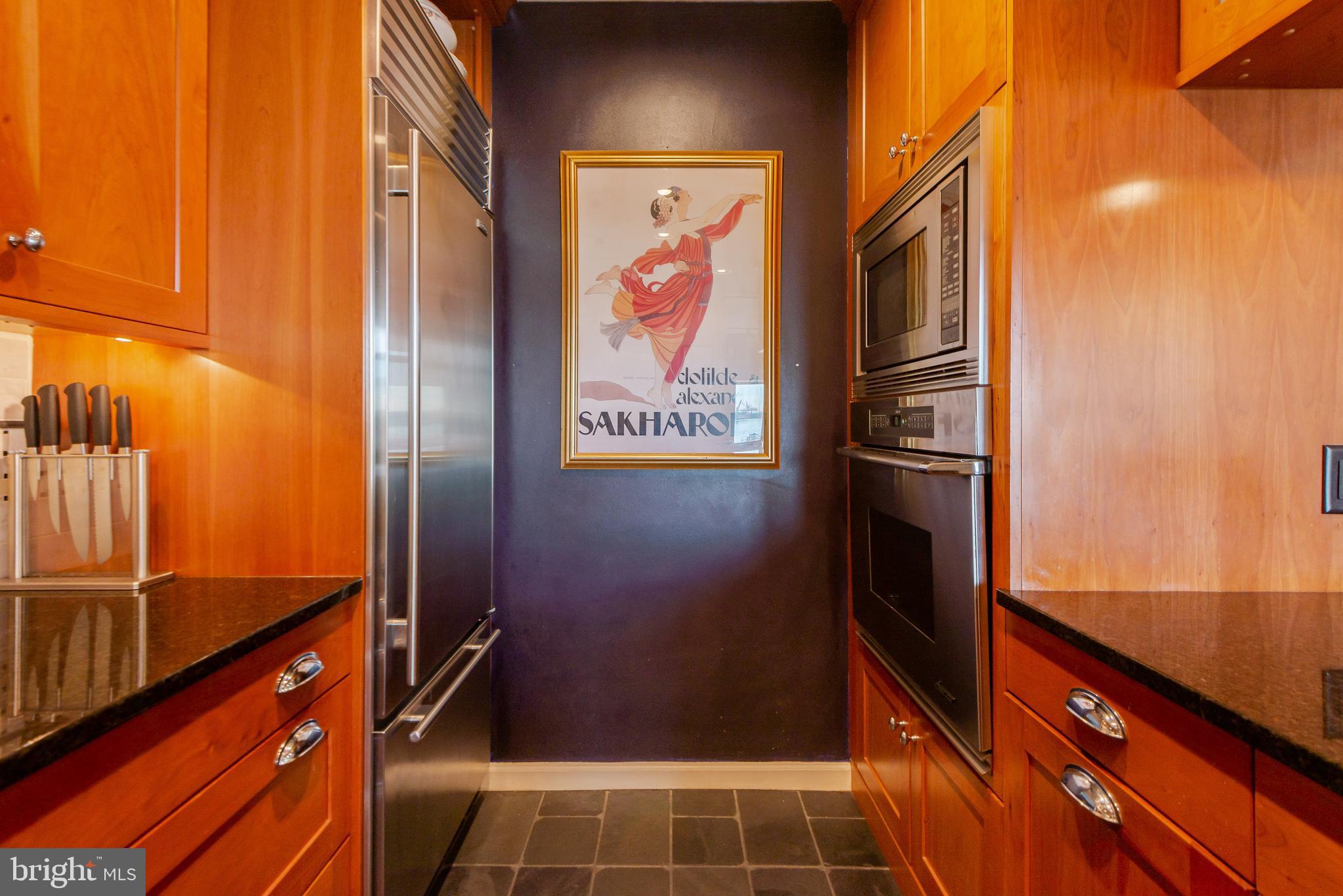 HENDERSON'S WHARF - Residential