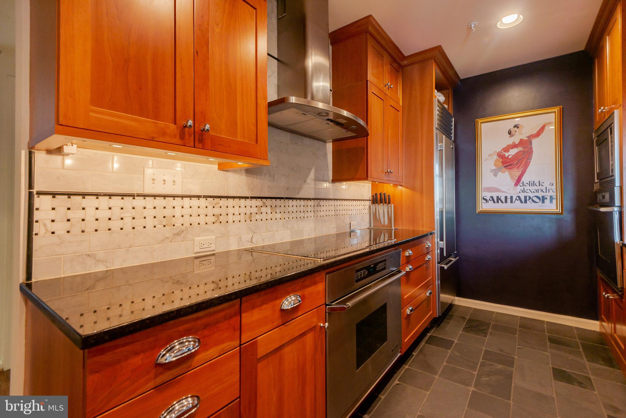 HENDERSON'S WHARF - Residential