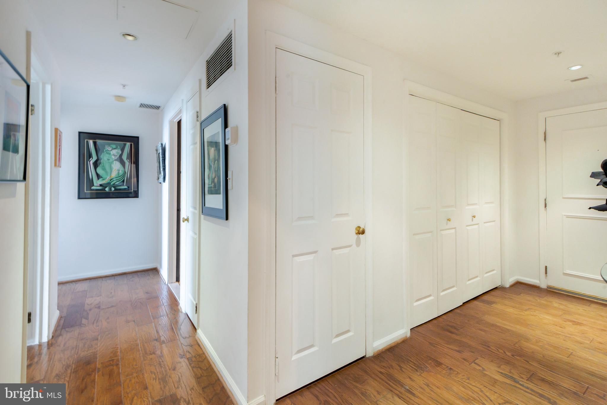 HENDERSON'S WHARF - Residential