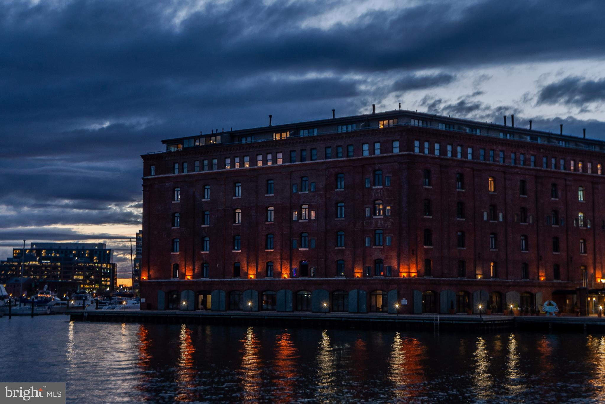 HENDERSON'S WHARF - Residential