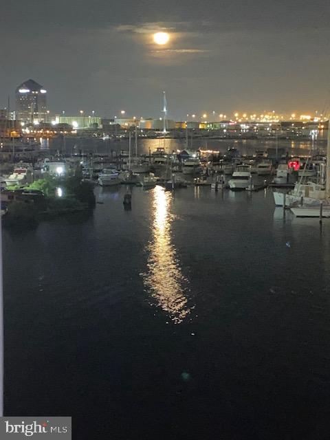 HENDERSON'S WHARF - Residential