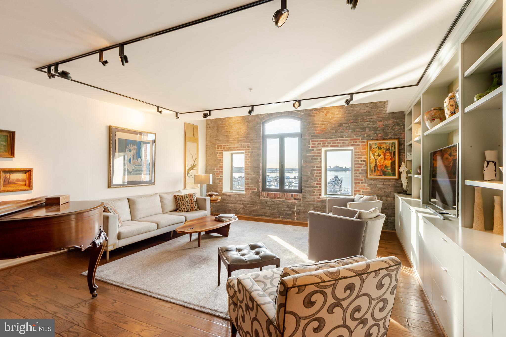 HENDERSON'S WHARF - Residential