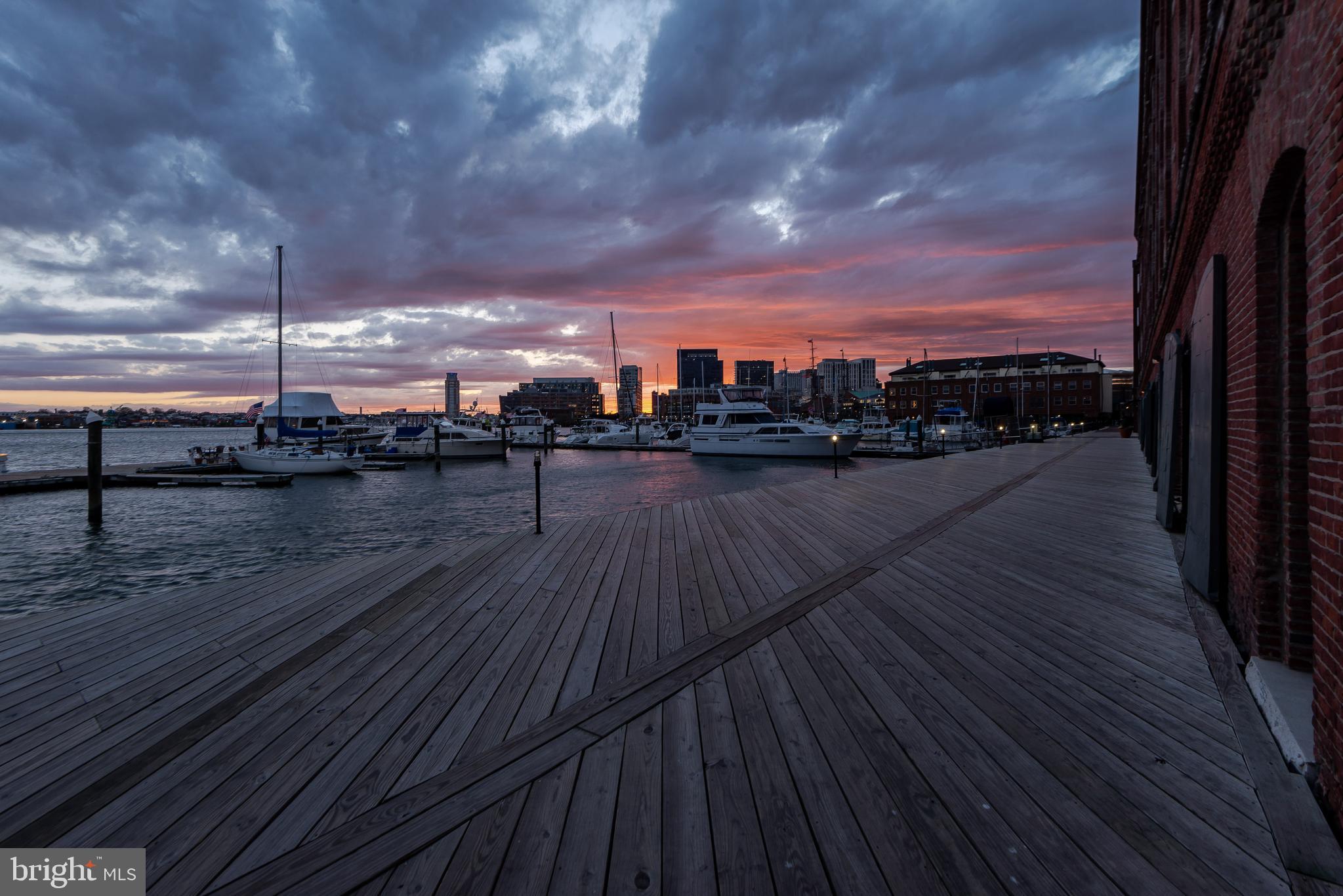HENDERSON'S WHARF - Residential