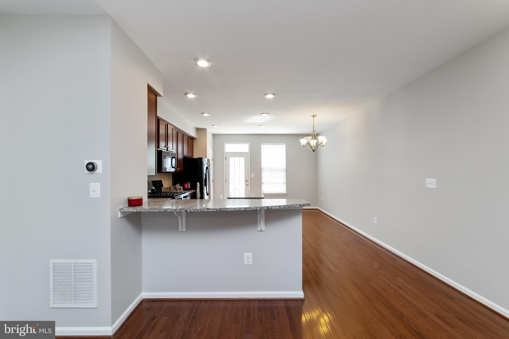 FEATHERSTONE STATION - Residential