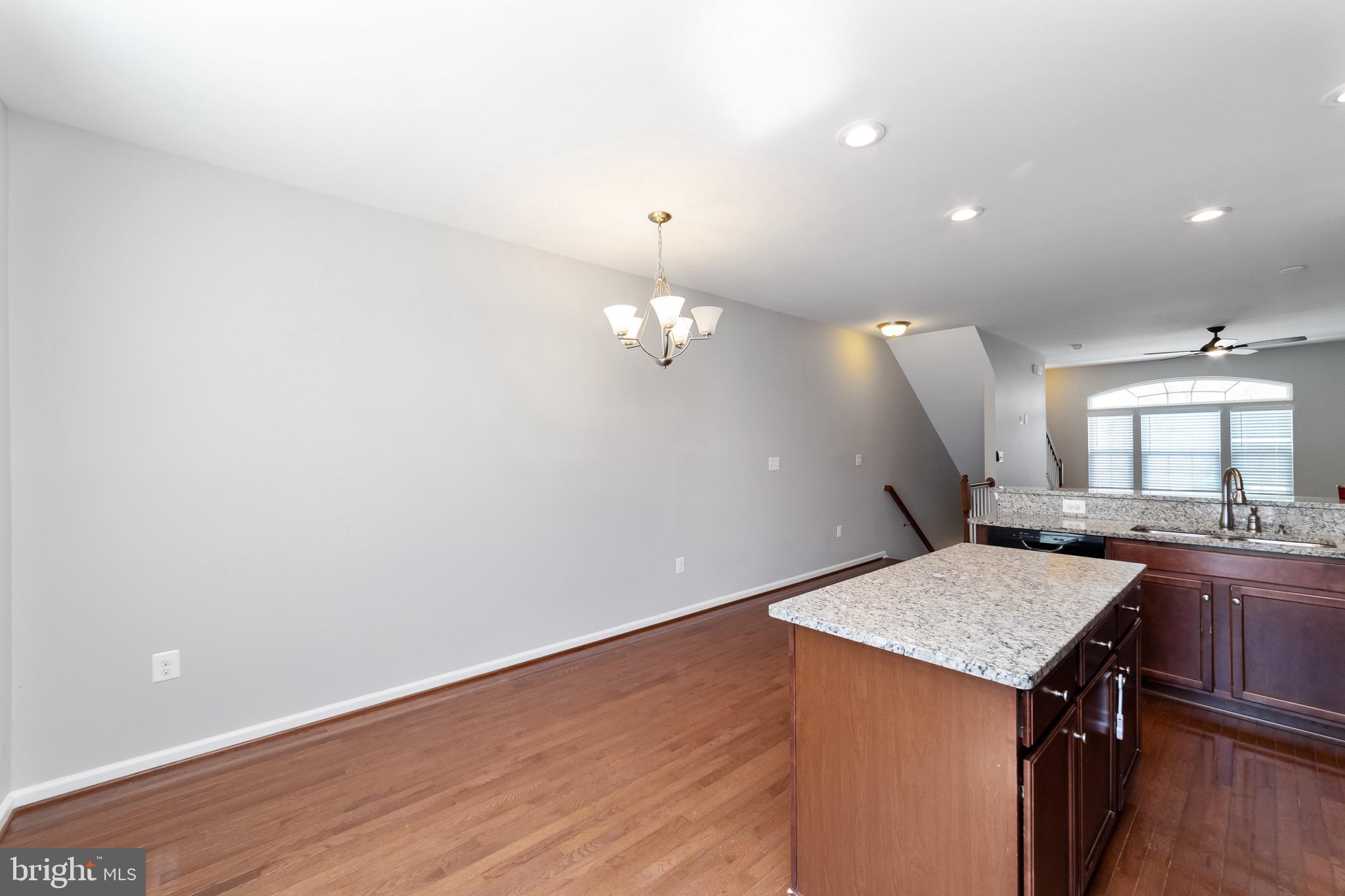 FEATHERSTONE STATION - Residential